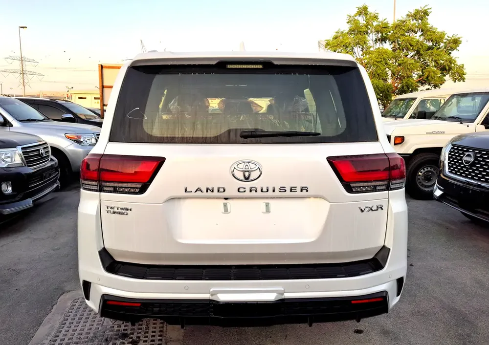 Toyota Landcruiser VXR 3.3L 2024 White Diesel GCC (Export Only) - Image 5