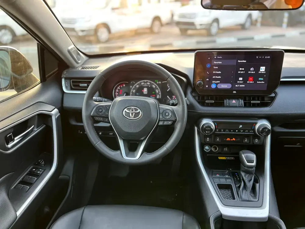 2023 Toyota RAV4 XLE Premium Full Option  2.5 V4 - Big Screen & Radar Sensor - Trunk Auto Push S - Image 12