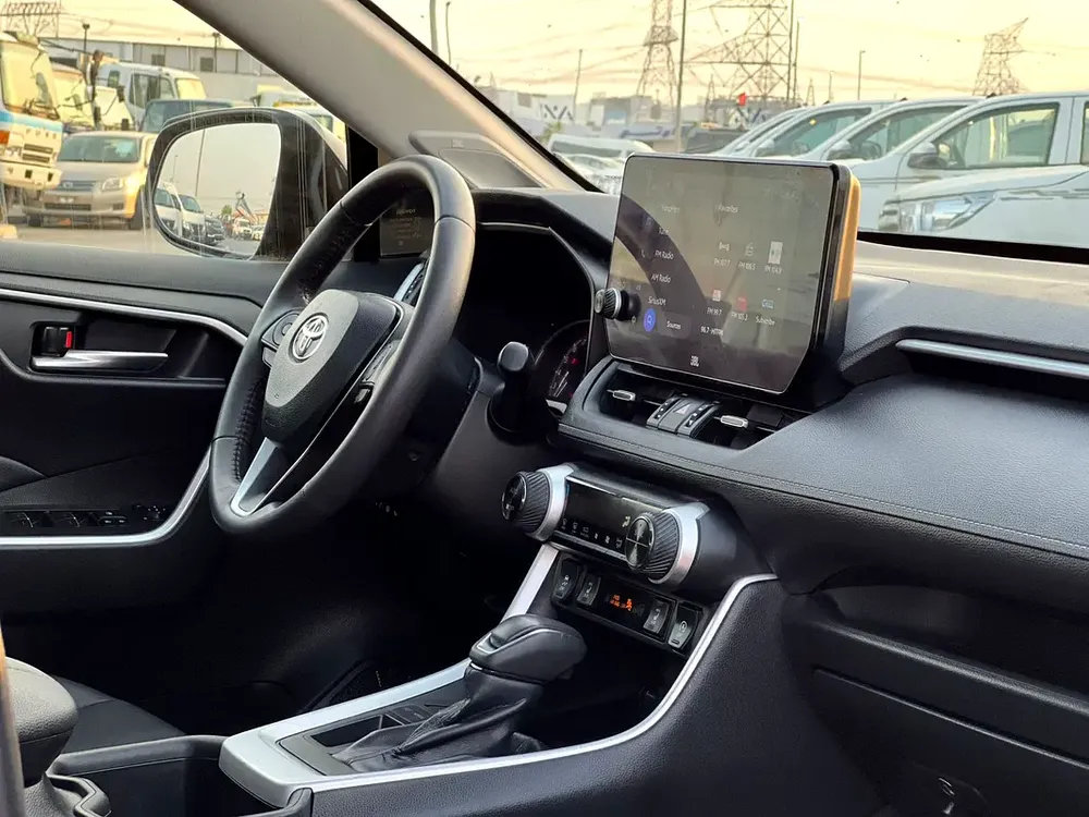 2023 Toyota RAV4 XLE Premium Full Option  2.5 V4 - Big Screen & Radar Sensor - Trunk Auto Push S - Image 14