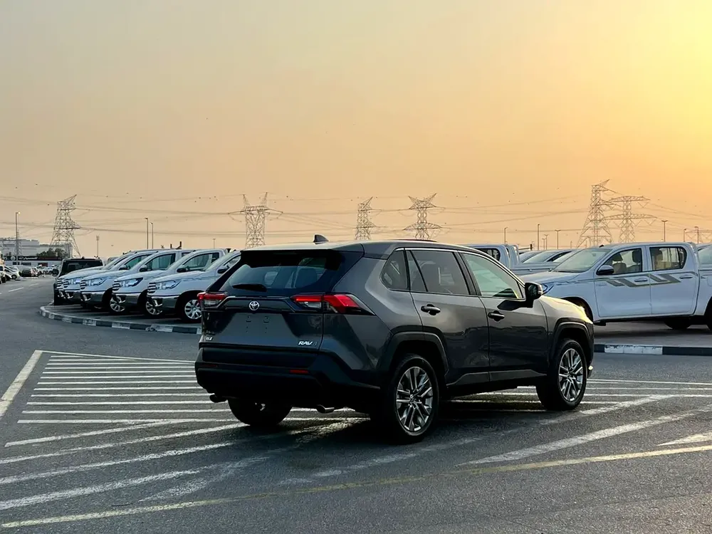 2023 Toyota RAV4 XLE Premium Full Option  2.5 V4 - Big Screen & Radar Sensor - Trunk Auto Push S - Image 8