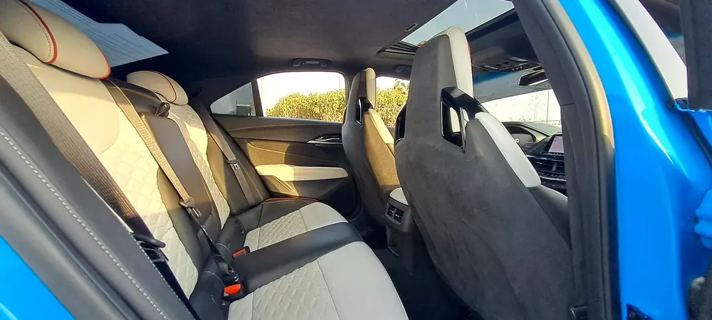 CT4 BLACKWING V6 3.6 TWIN TURBO 472 HP 2022 GCC FULL SERVICE +  WARRANTY AL GHANDI + ORGINAL PAINT - Image 11