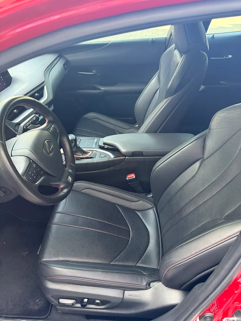 Lexus UX 200 F Sport Prestige 2019 | GCC Specs | Low Mileage - Image 8