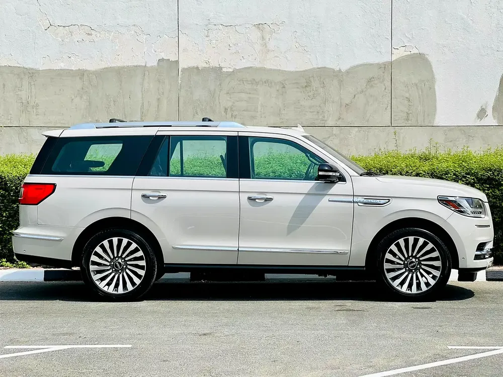 LINCOLN NAVIGATOR RESERVE | GCC SPECS | YEAR:2019| FULL SERVICE HISTORY BY AGENCY | LOW MILEAGE - Image 4