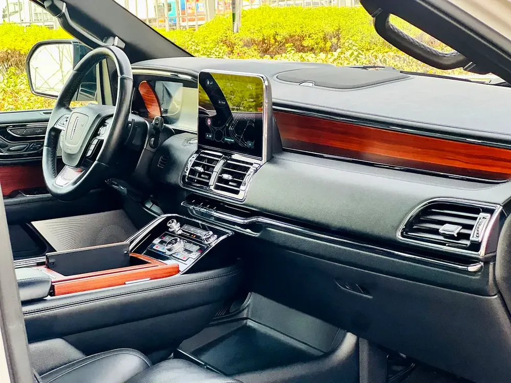 LINCOLN NAVIGATOR RESERVE | GCC SPECS | YEAR:2019| FULL SERVICE HISTORY BY AGENCY | LOW MILEAGE - Image 9
