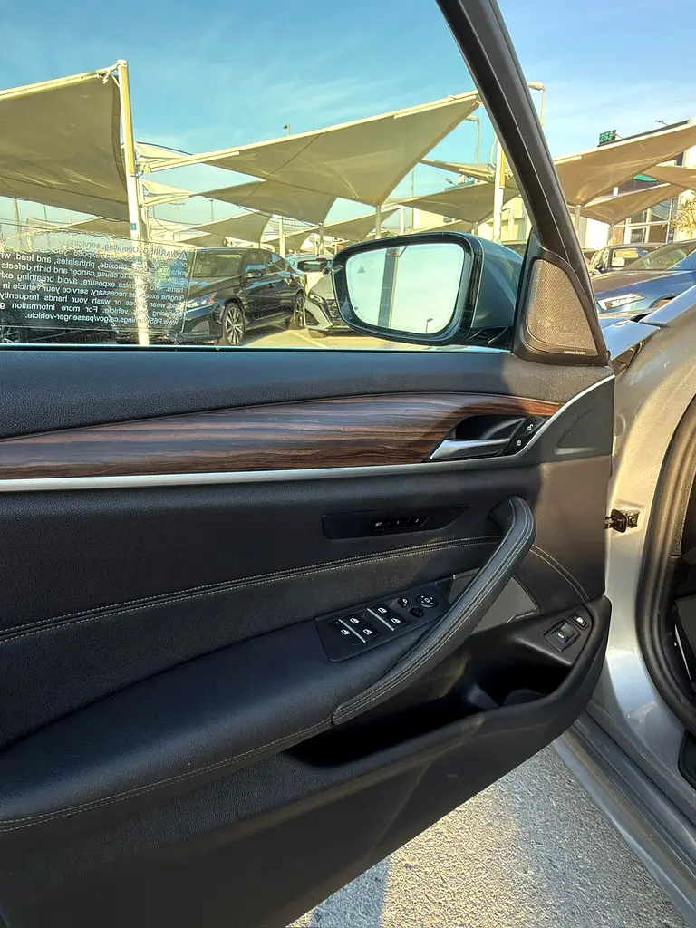 2023 BMW 5 SERIES 530E- LOW MILEAGE- 0% DOWN PAYMENT - Image 7