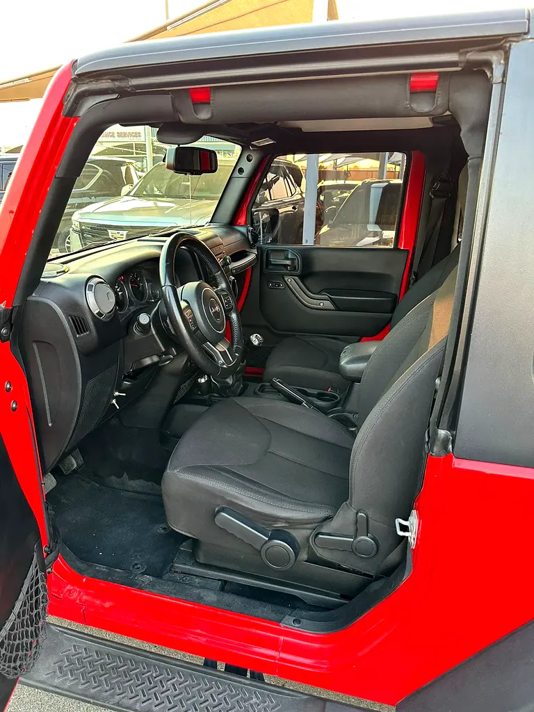 JEEP WRANGLER 2017 MANUAL GCC 2 DOOR VERY CLEAN CAR NO ACCIDENT NO REPAINT - Image 9
