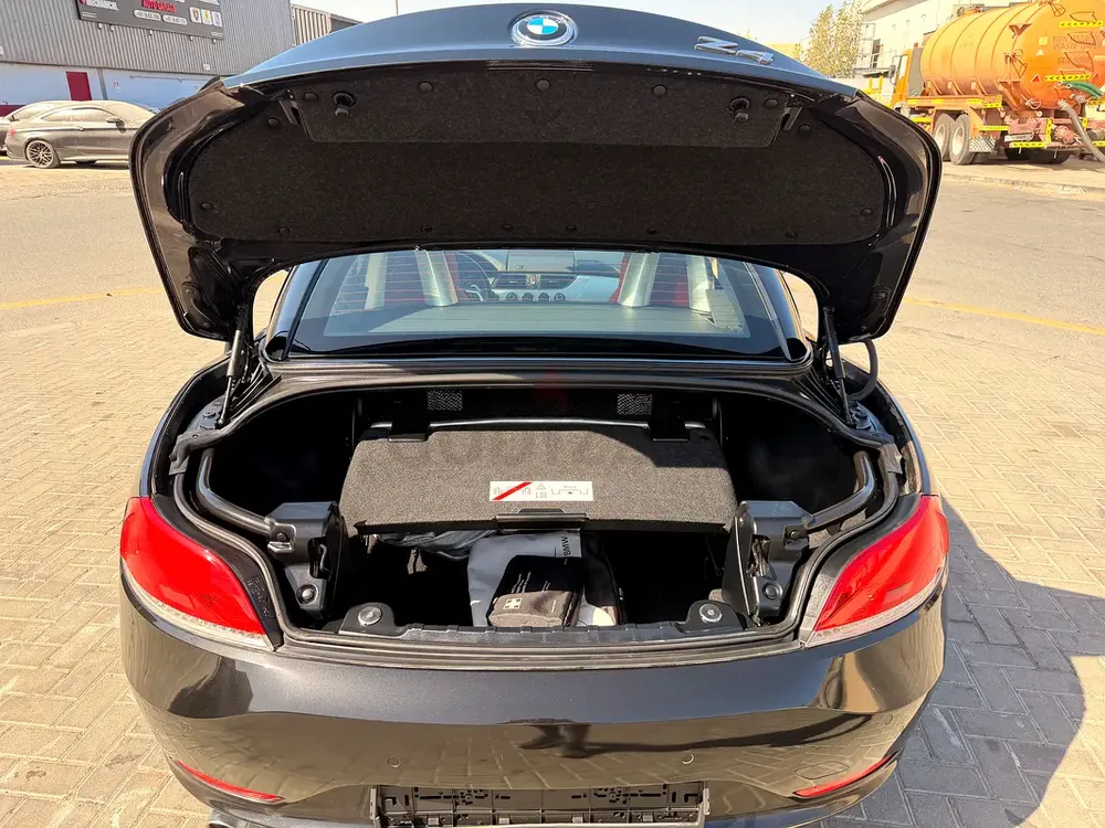 BMW Z4 GCC GENUINE LOW KM - Image 10