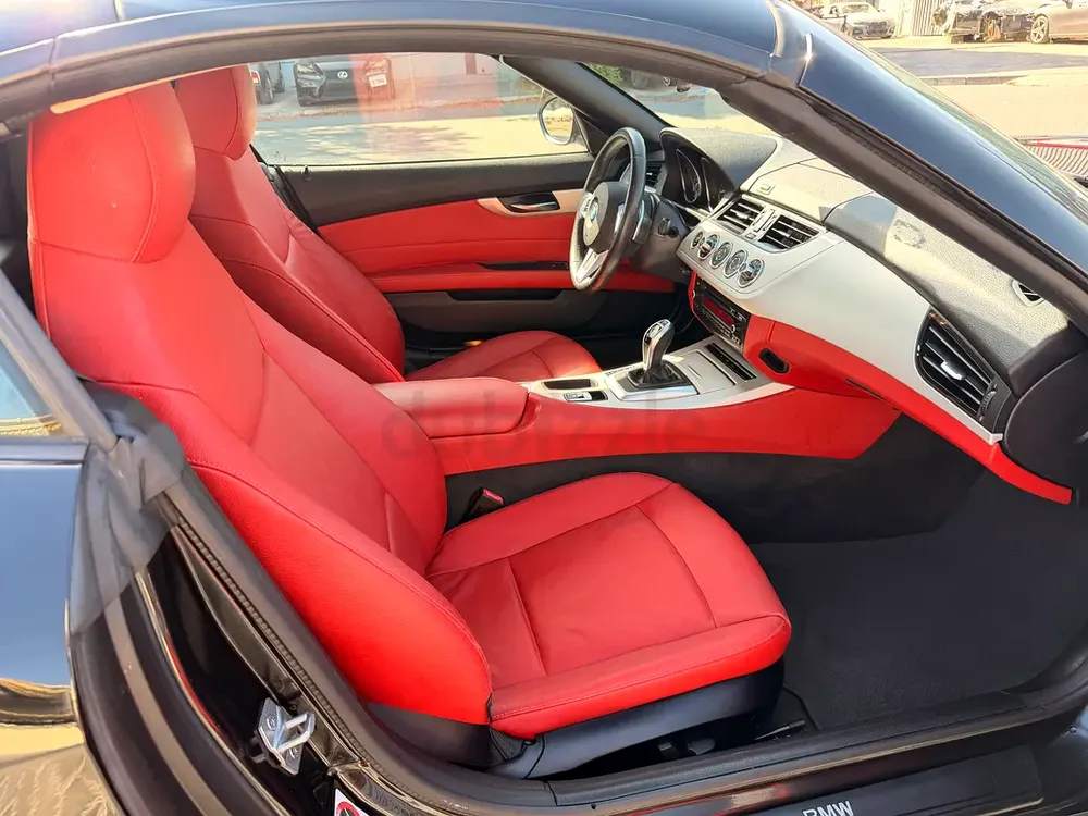 BMW Z4 GCC GENUINE LOW KM - Image 11