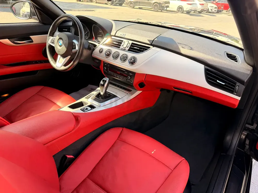 BMW Z4 GCC GENUINE LOW KM - Image 12