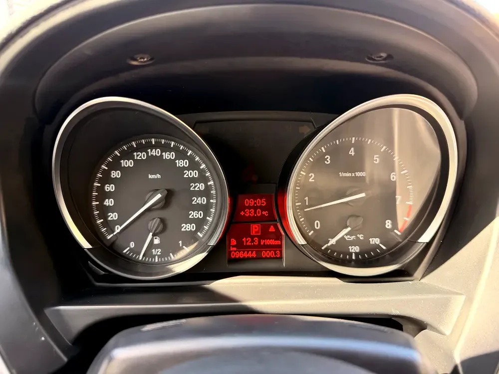 BMW Z4 GCC GENUINE LOW KM - Image 15