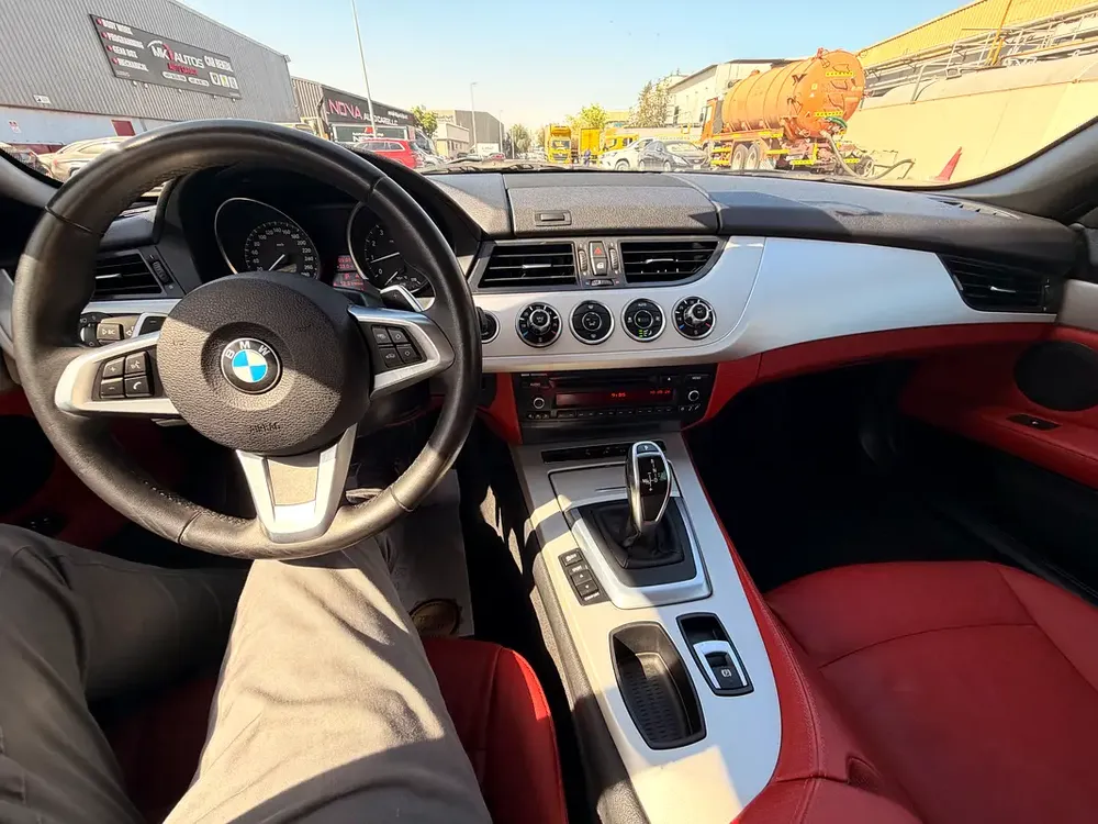 BMW Z4 GCC GENUINE LOW KM - Image 17