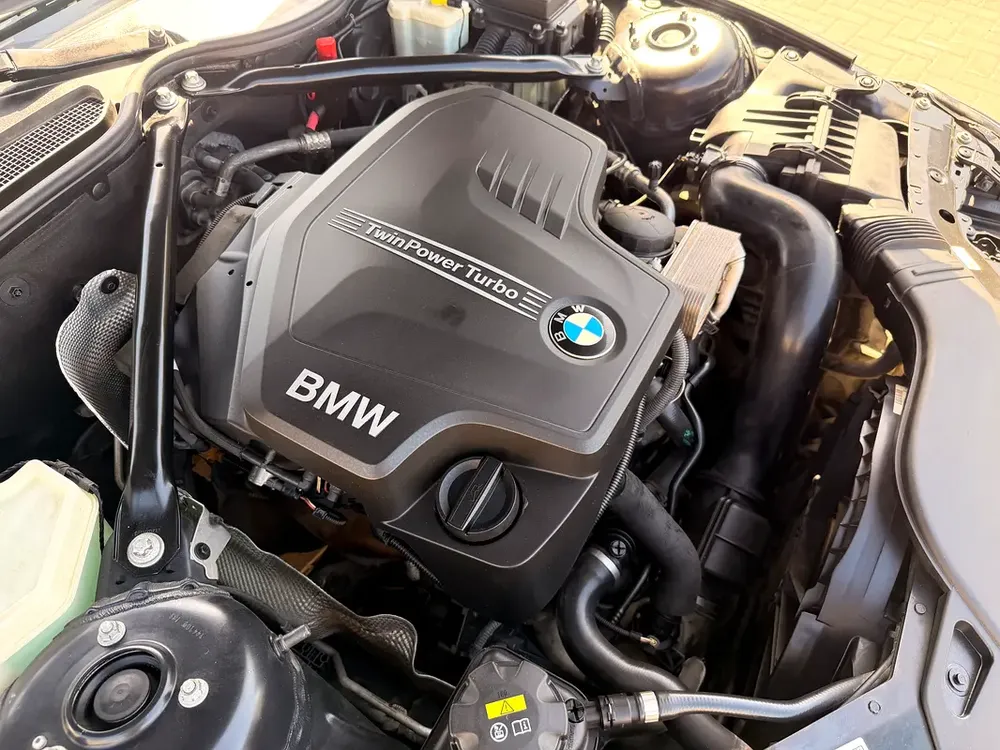 BMW Z4 GCC GENUINE LOW KM - Image 18