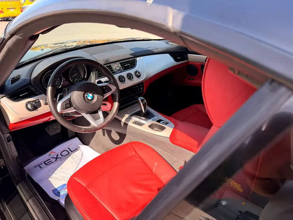 BMW Z4 GCC GENUINE LOW KM - Image 9