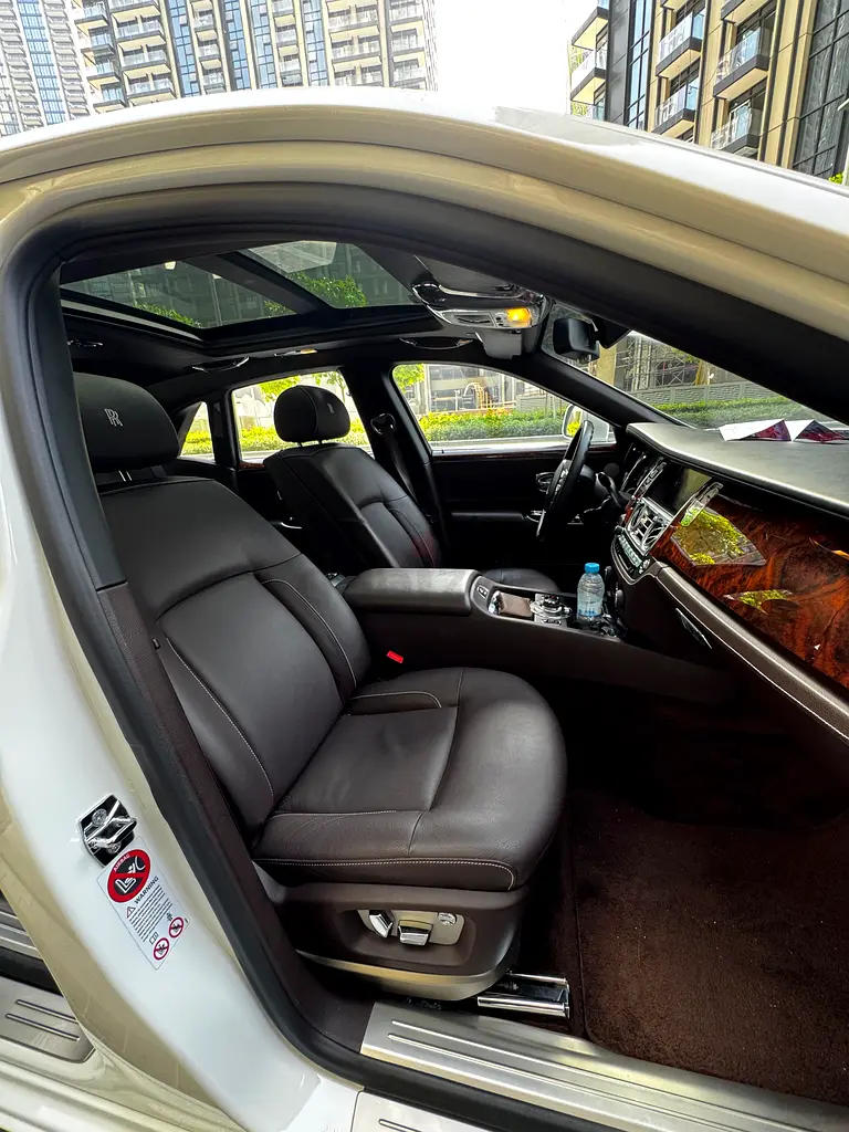 Rolls-Royce Ghost 2013 | GCC Specs | Pristine Condition - Image 12