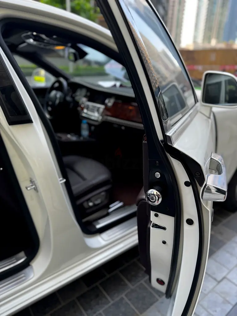 Rolls-Royce Ghost 2013 | GCC Specs | Pristine Condition - Image 8