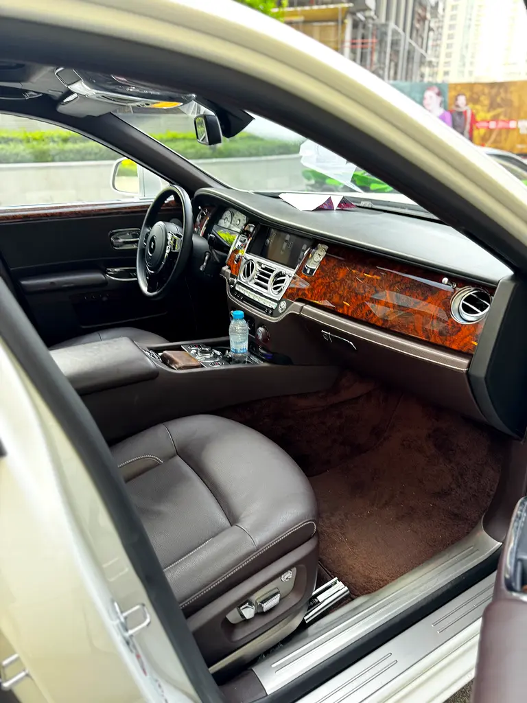 Rolls-Royce Ghost 2013 | GCC Specs | Pristine Condition - Image 9