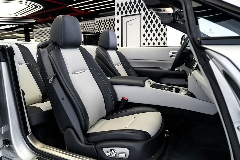 4 BUTTONS | TWO TONE INTERIOR | BESPOKE AUDIO | CARBON INTERIOR | LOW MILEAGE | WARRANTY AVAILABLE - Image 10