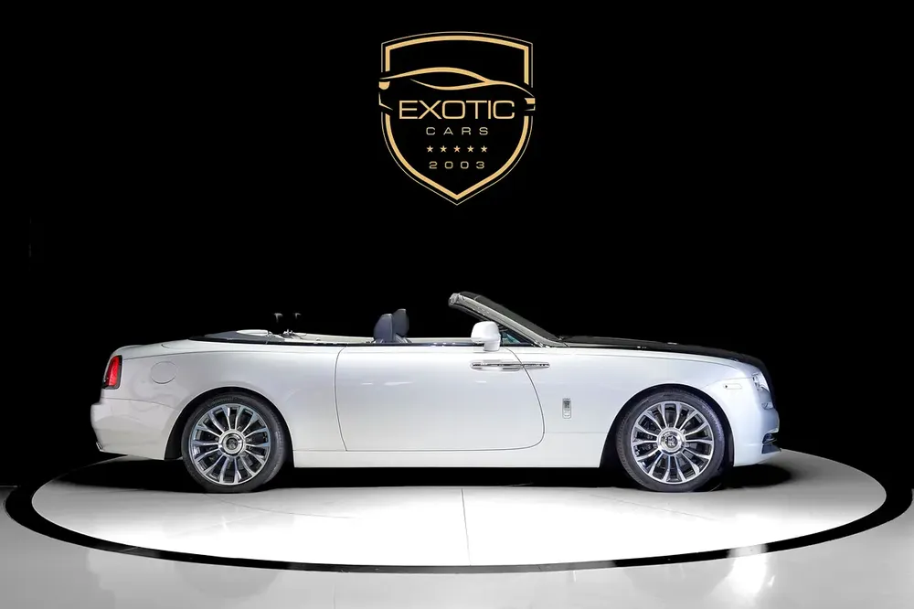 4 BUTTONS | TWO TONE INTERIOR | BESPOKE AUDIO | CARBON INTERIOR | LOW MILEAGE | WARRANTY AVAILABLE - Image 12
