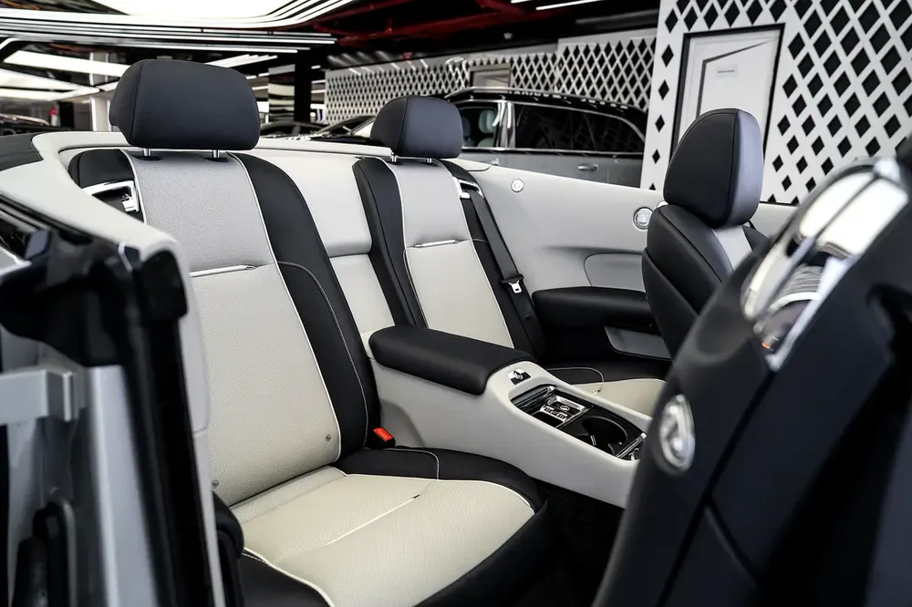 4 BUTTONS | TWO TONE INTERIOR | BESPOKE AUDIO | CARBON INTERIOR | LOW MILEAGE | WARRANTY AVAILABLE - Image 15