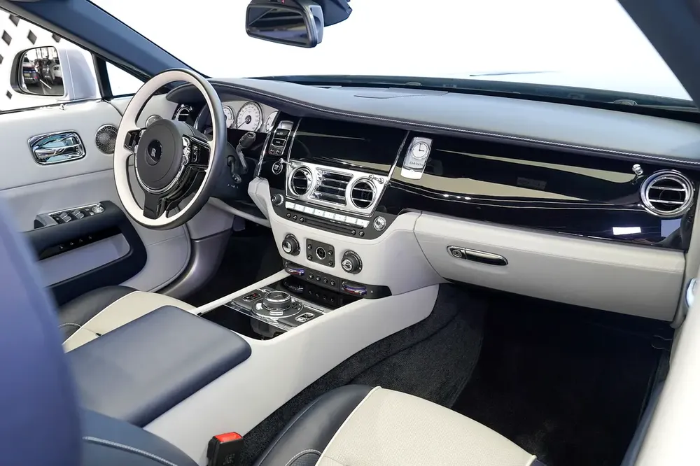 4 BUTTONS | TWO TONE INTERIOR | BESPOKE AUDIO | CARBON INTERIOR | LOW MILEAGE | WARRANTY AVAILABLE - Image 7