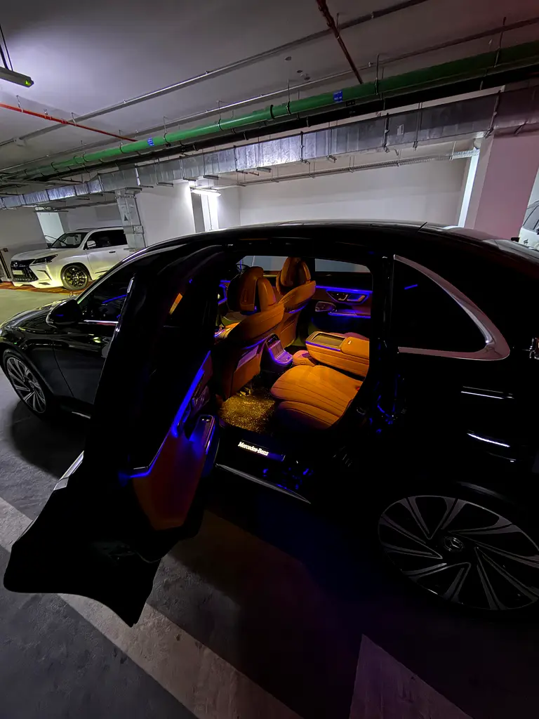 Mercedes E300L  2024 - Image 10