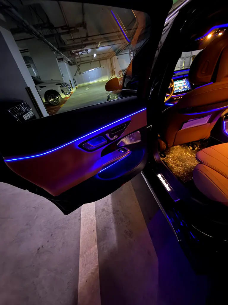 Mercedes E300L  2024 - Image 8