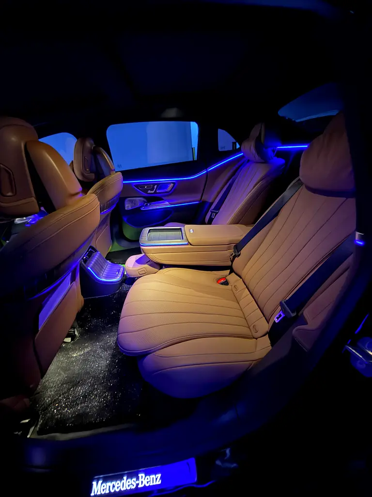 Mercedes E300L  2024 - Image 9