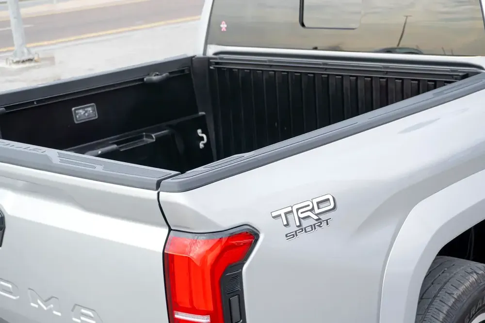 Toyota Tacoma 2024 SR5 Double Cab - Image 8