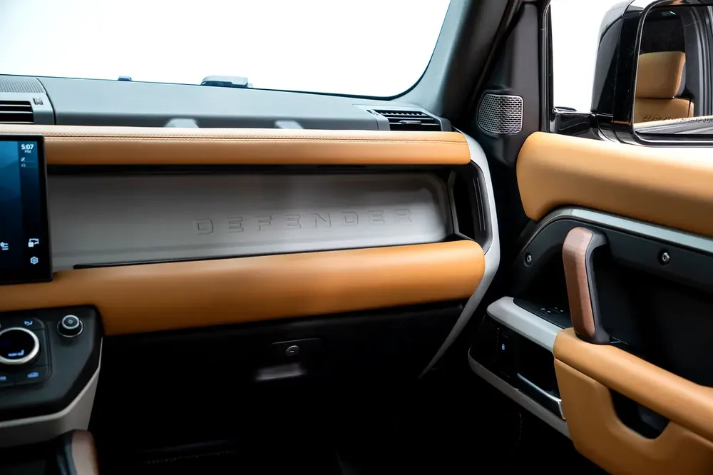 GCC SPECS AL TAYER WARRANTY - 2024 LAND ROVER DEFENDER 110 HSE P400 - PANORAMIC ROOF-MERIDIAN SOUND - Image 11