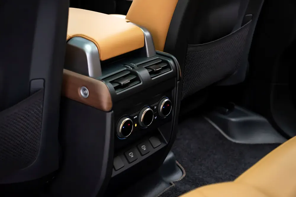 GCC SPECS AL TAYER WARRANTY - 2024 LAND ROVER DEFENDER 110 HSE P400 - PANORAMIC ROOF-MERIDIAN SOUND - Image 14