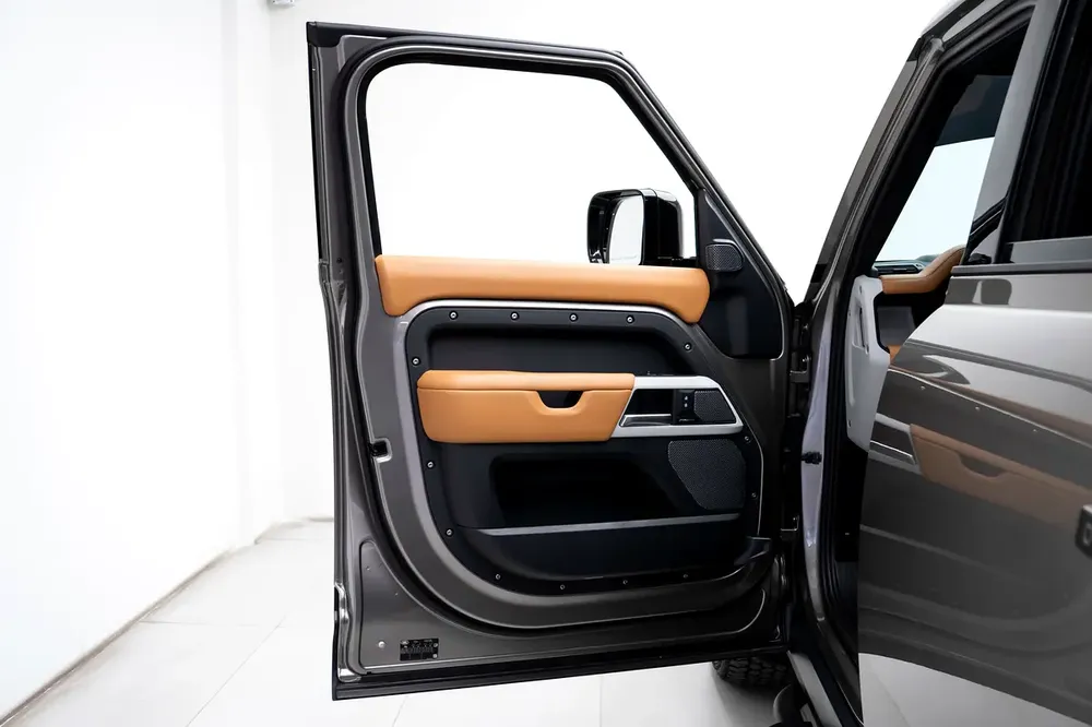 GCC SPECS AL TAYER WARRANTY - 2024 LAND ROVER DEFENDER 110 HSE P400 - PANORAMIC ROOF-MERIDIAN SOUND - Image 16