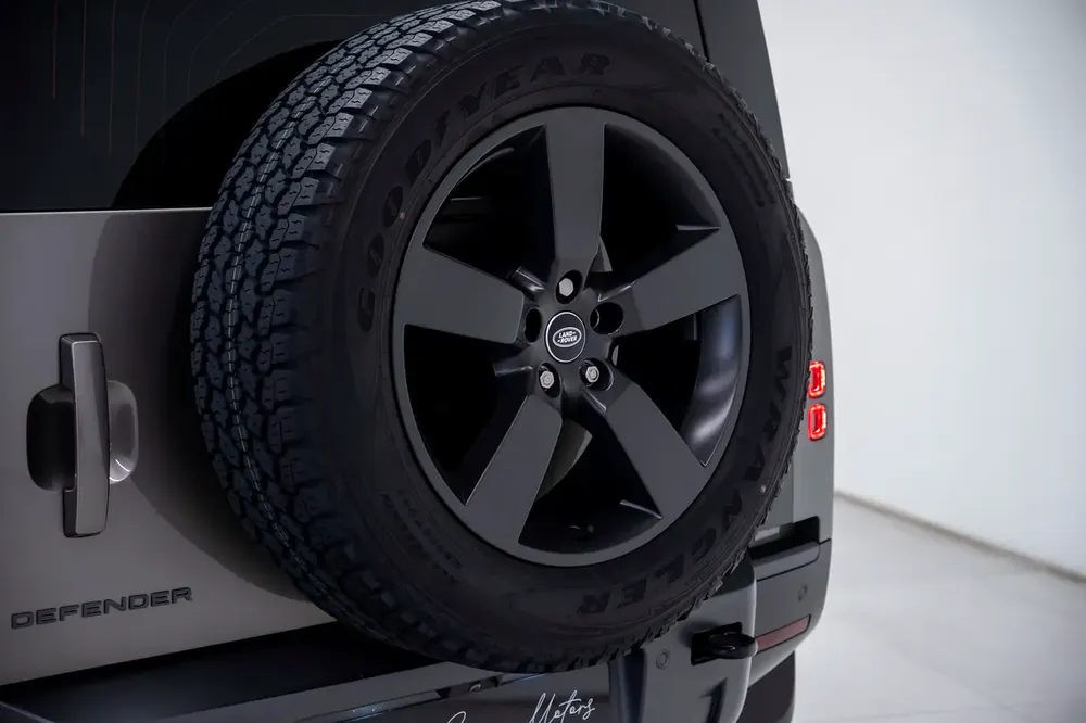 GCC SPECS AL TAYER WARRANTY - 2024 LAND ROVER DEFENDER 110 HSE P400 - PANORAMIC ROOF-MERIDIAN SOUND - Image 20