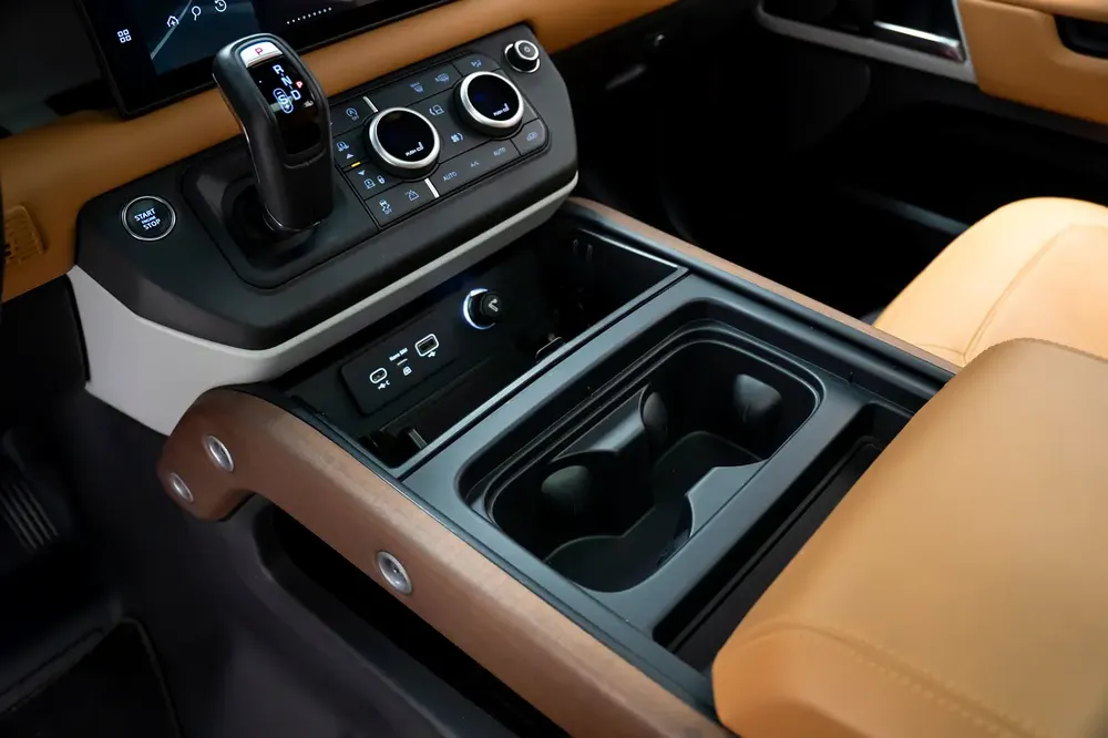 GCC SPECS AL TAYER WARRANTY - 2024 LAND ROVER DEFENDER 110 HSE P400 - PANORAMIC ROOF-MERIDIAN SOUND - Image 8