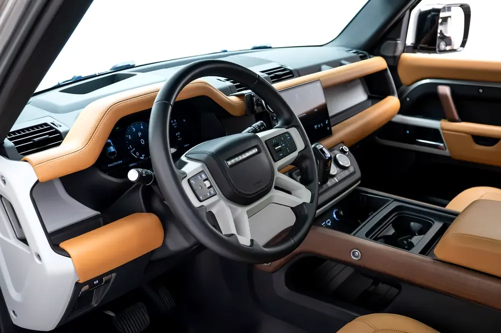 GCC SPECS AL TAYER WARRANTY - 2024 LAND ROVER DEFENDER 110 HSE P400 - PANORAMIC ROOF-MERIDIAN SOUND - Image 9