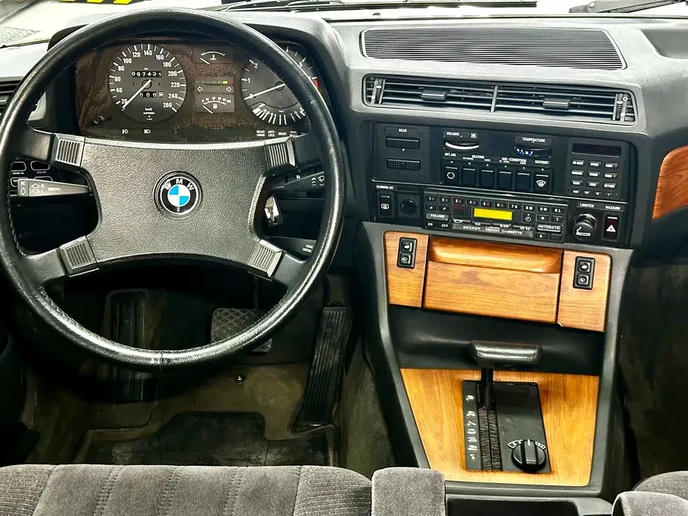 BMW 7 Series 1986 745i Japanese Specs Classic Luxury - Image 10