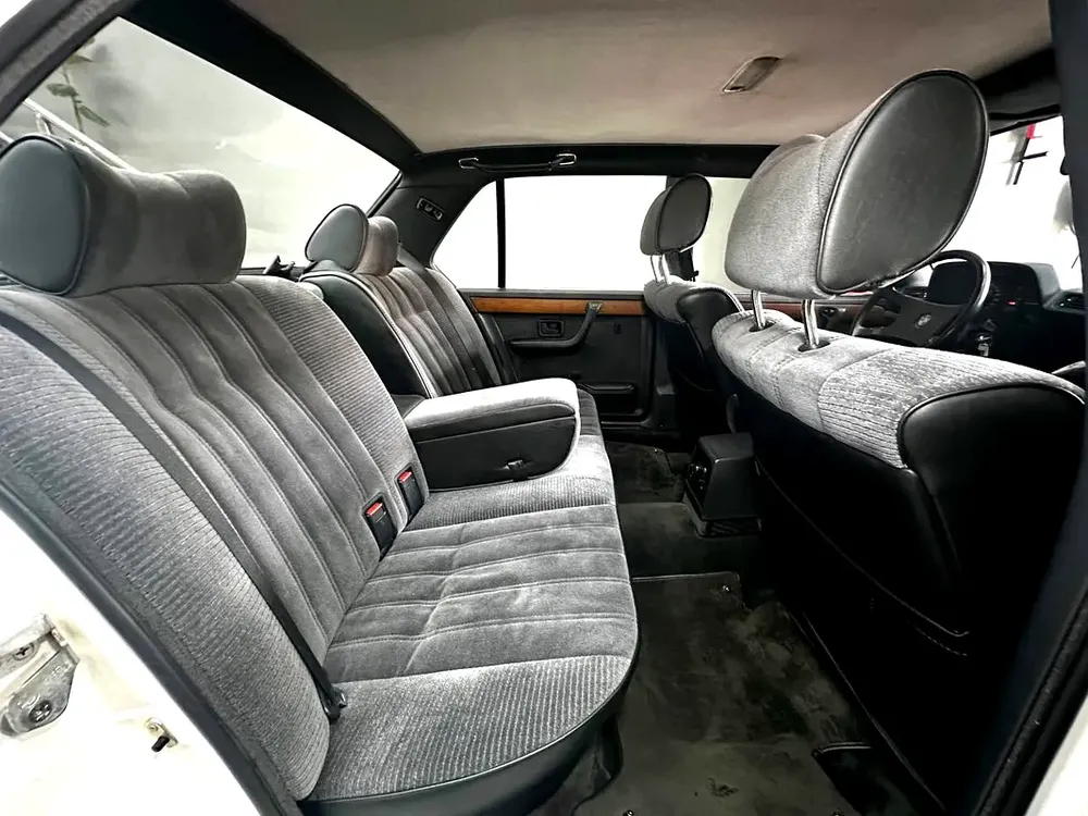 BMW 7 Series 1986 745i Japanese Specs Classic Luxury - Image 14