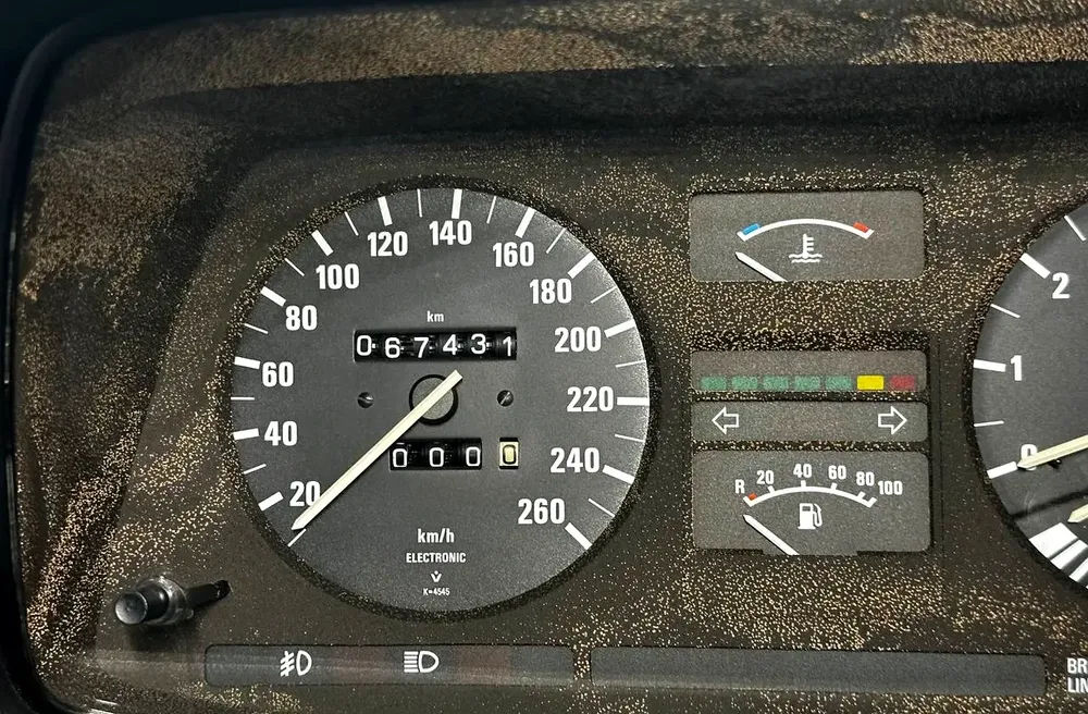 BMW 7 Series 1986 745i Japanese Specs Classic Luxury - Image 16