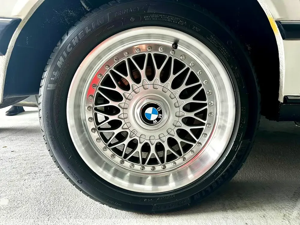 BMW 7 Series 1986 745i Japanese Specs Classic Luxury - Image 17