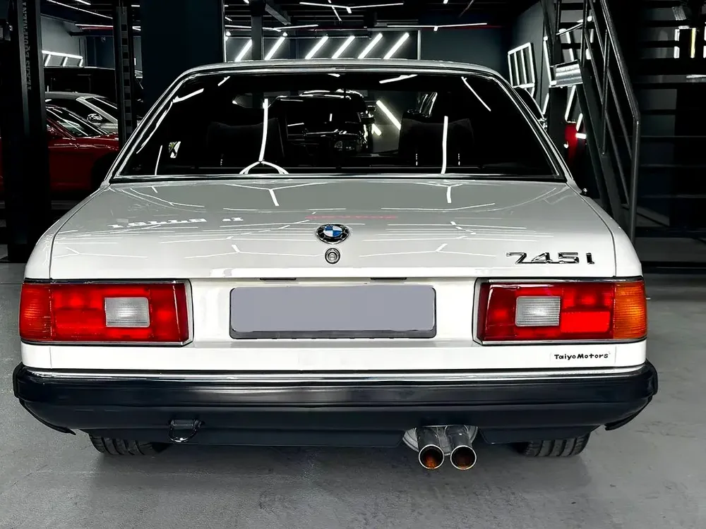 BMW 7 Series 1986 745i Japanese Specs Classic Luxury - Image 6