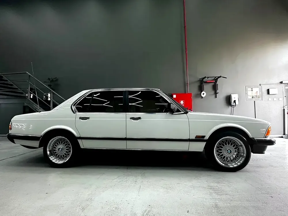 BMW 7 Series 1986 745i Japanese Specs Classic Luxury - Image 7