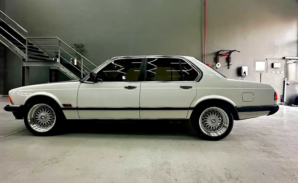 BMW 7 Series 1986 745i Japanese Specs Classic Luxury - Image 8