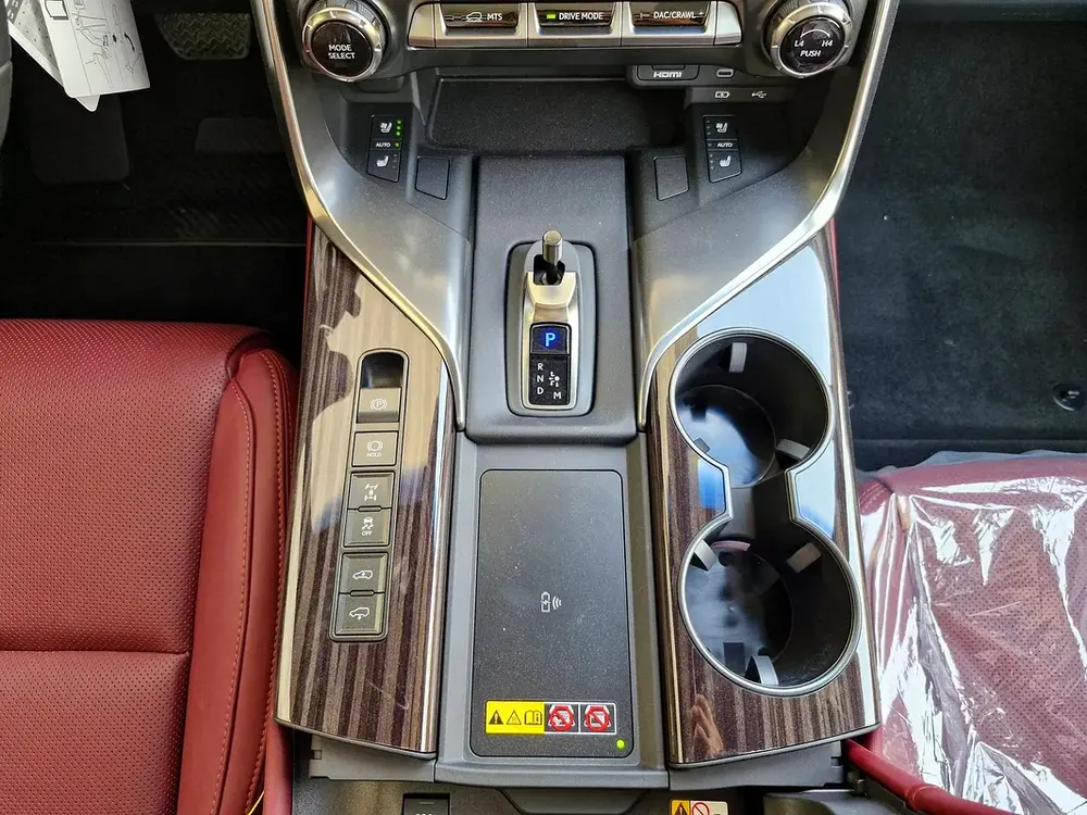 2026 Lexus LX 700h Signature - GCC Specs - Brand New - Image 18