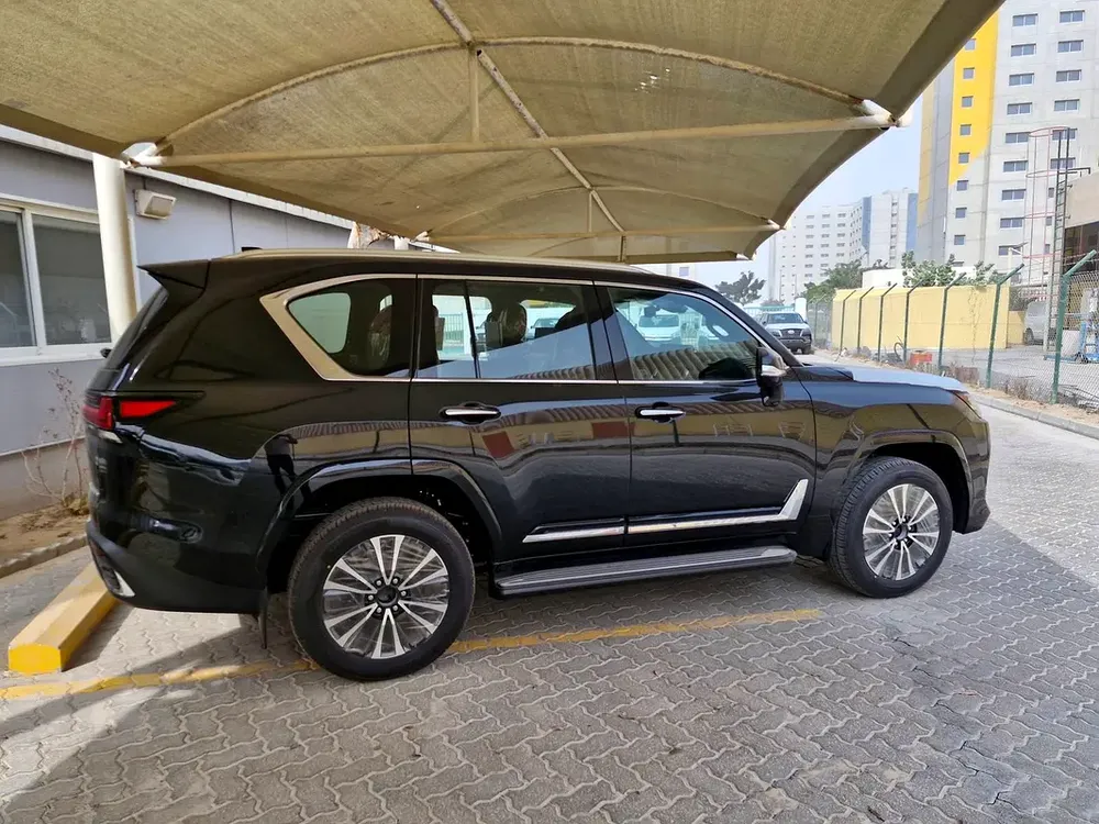 2026 Lexus LX 700h Signature - GCC Specs - Brand New - Image 4