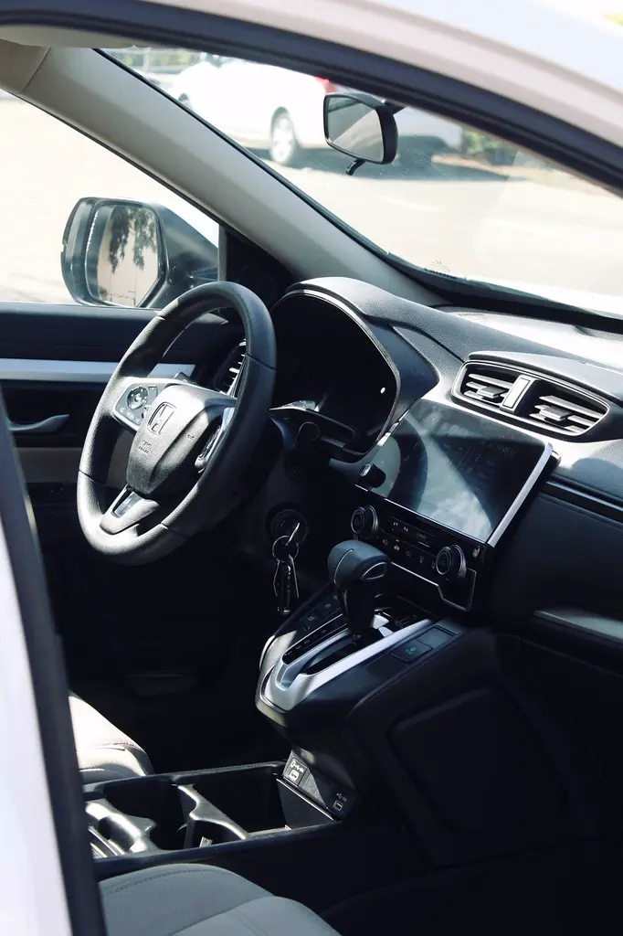 1048 Per Month | Honda CR-V | GCC | 2 Keys | Toyota Service History | Agency Maintained | - Image 10