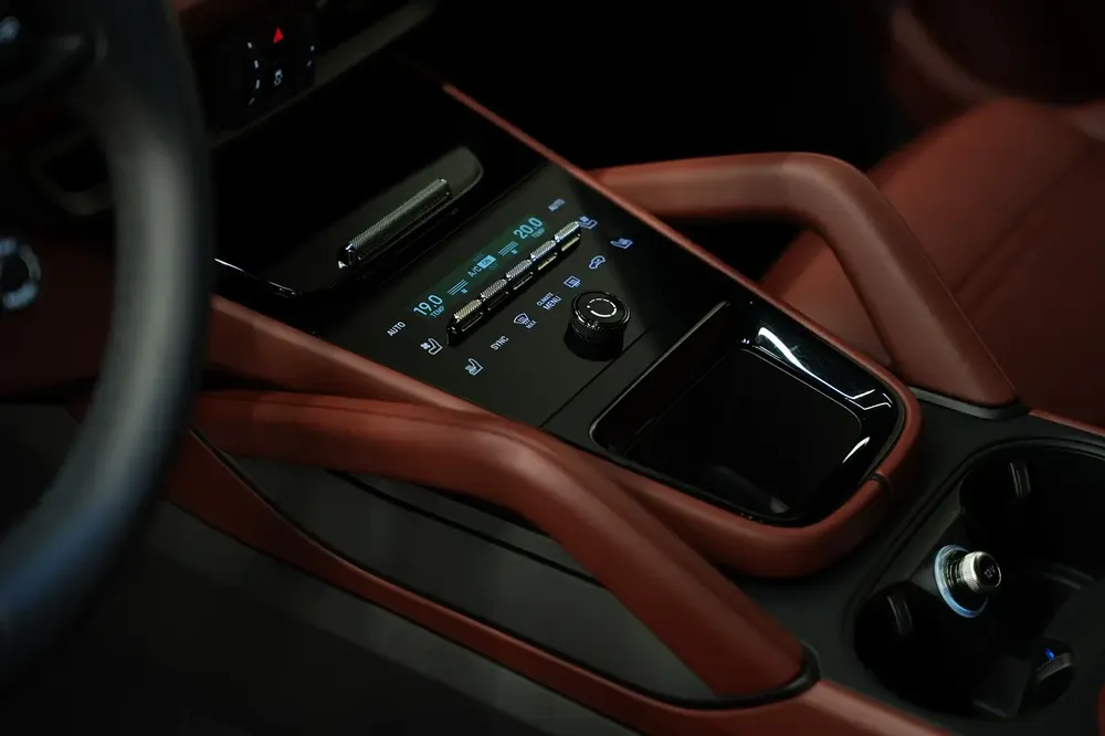 Porsche Cayenne Coupe 2025 GCC Specs - Like New - Warranty and service contract - Image 16
