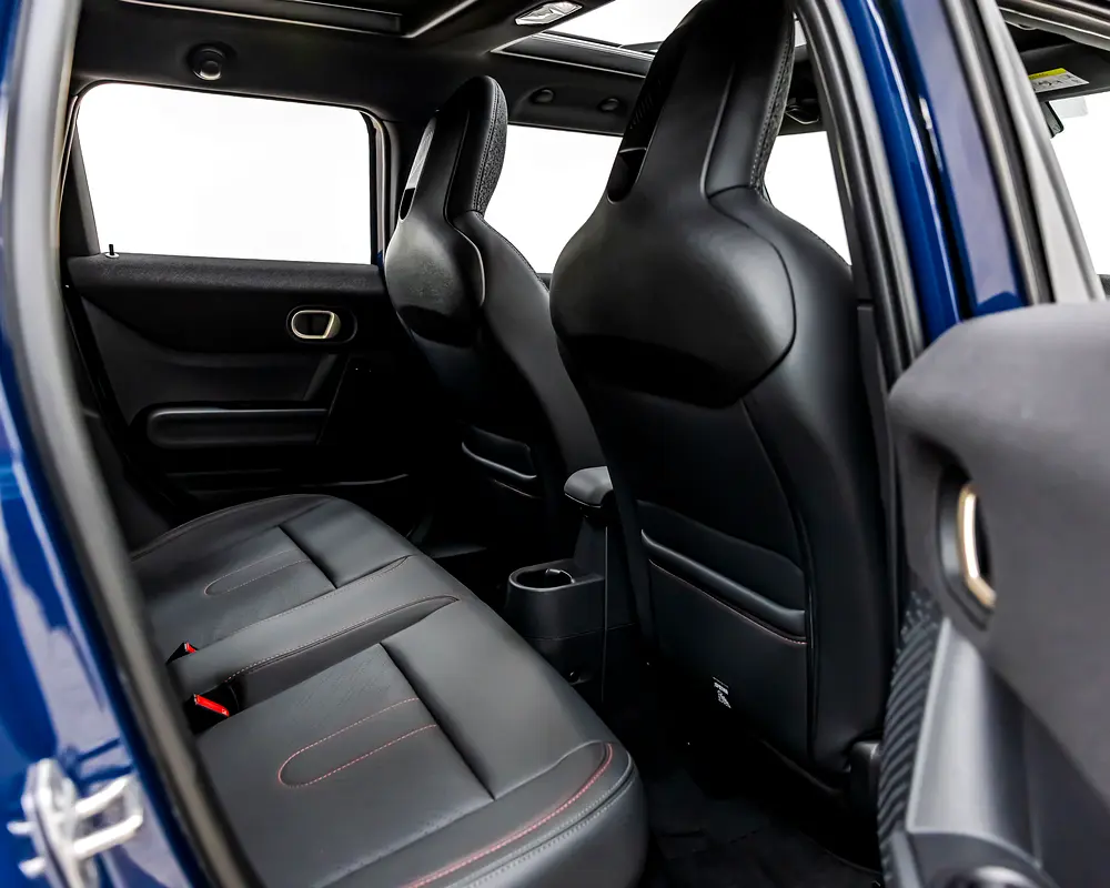 MINI COOPER S JCW KIT - 2025 - 7,000 km - GCC - AGMC WARRANTY AND SERVICE CONTRACT - Image 4