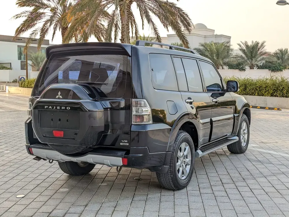 MITSUBISHI PAJERO 2016 GLS TOP FULL OPTION GCC V6 3.5L IN EXCELLENT CONDITION - Image 14