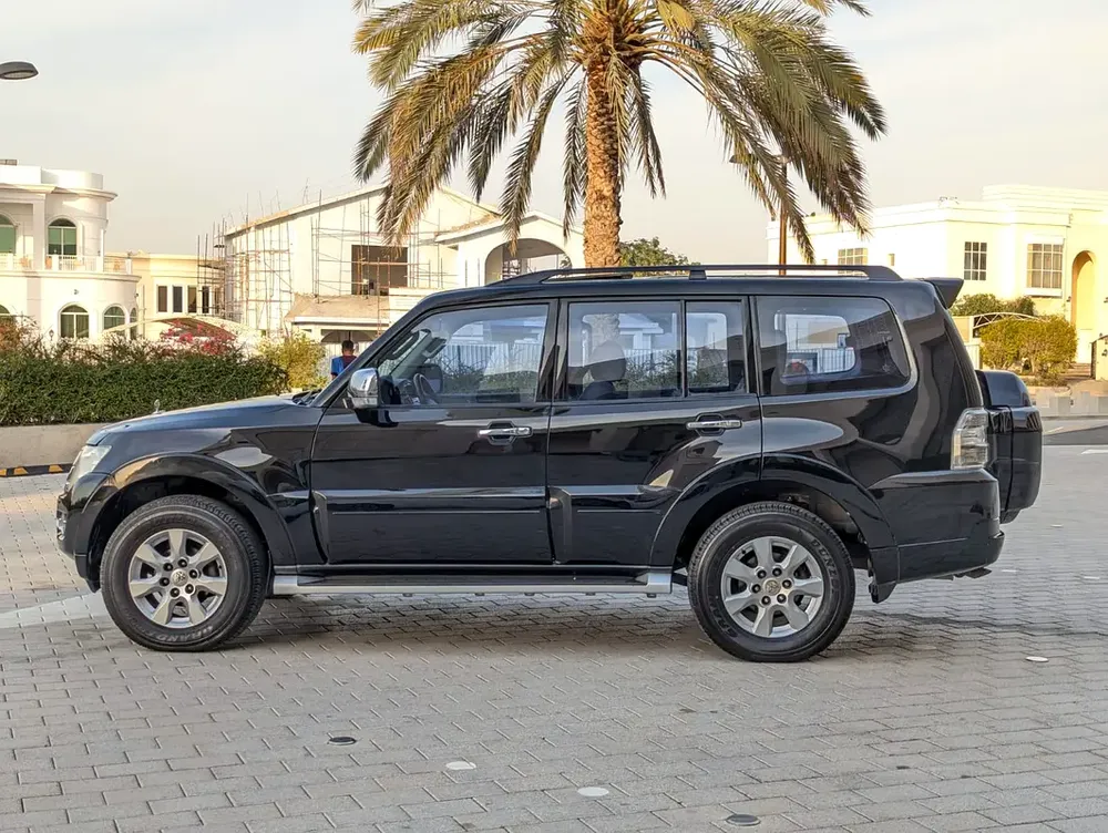 MITSUBISHI PAJERO 2016 GLS TOP FULL OPTION GCC V6 3.5L IN EXCELLENT CONDITION - Image 16