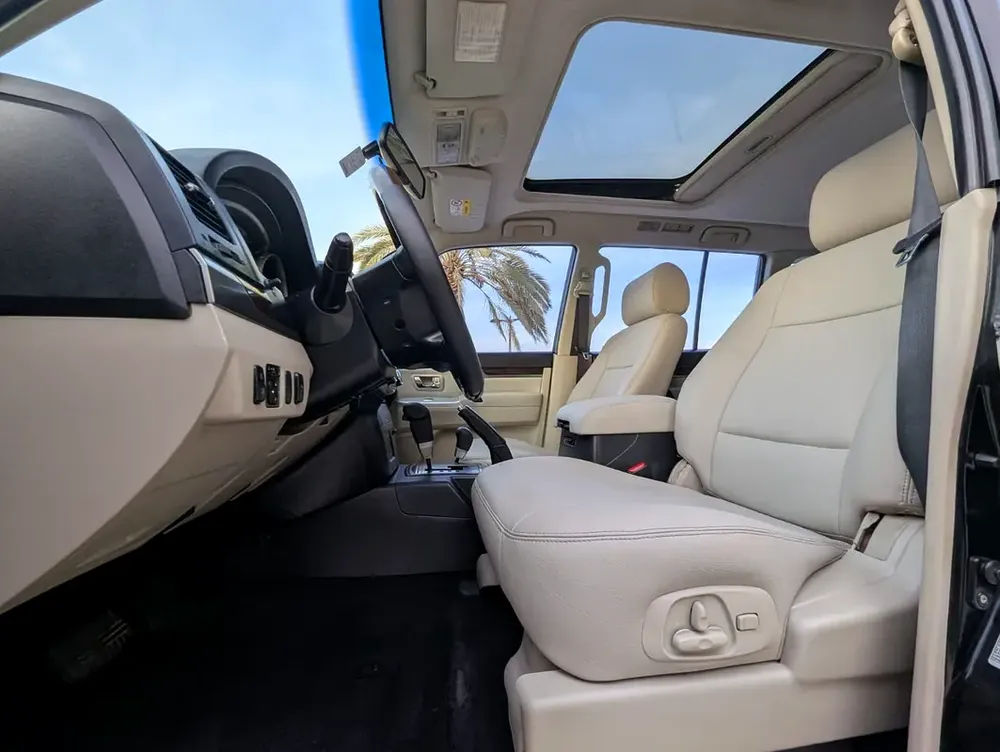 MITSUBISHI PAJERO 2016 GLS TOP FULL OPTION GCC V6 3.5L IN EXCELLENT CONDITION - Image 6