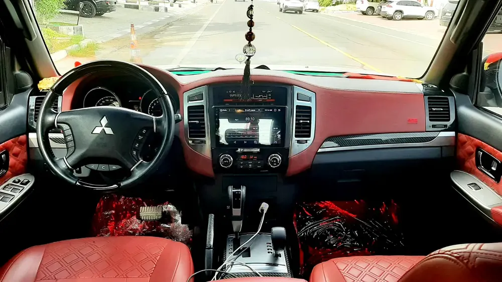 Pajero 3.8 Signature 2020 Model No1 Option leather Seat fully Automatic GCC urgent for sale - Image 10